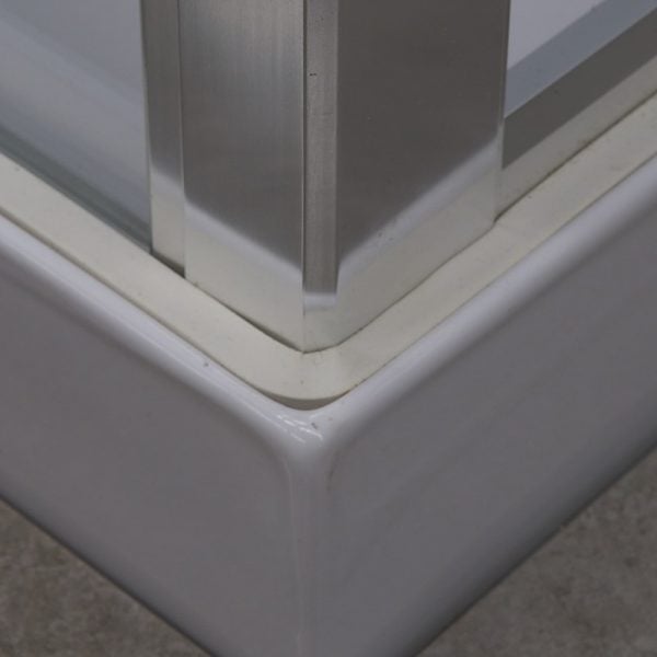 Everest Shower enclosure -Door to tray connection
